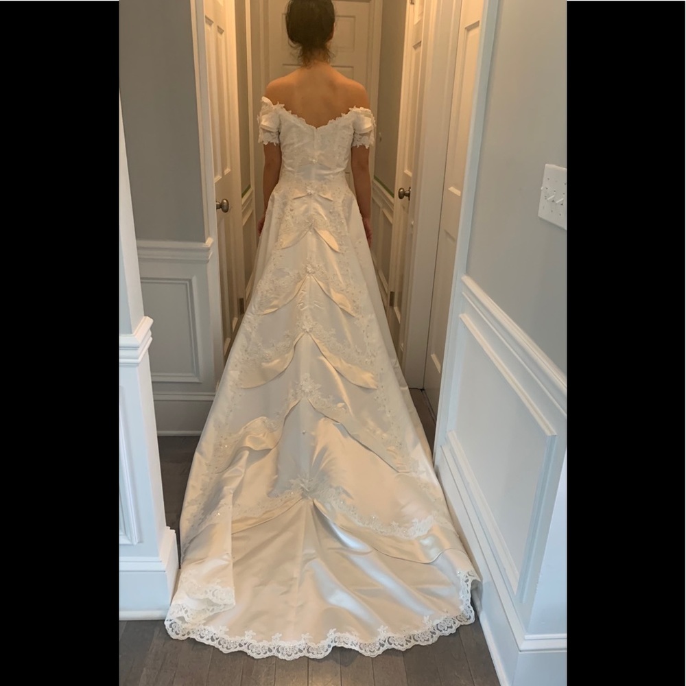 Beautiful MichaelAngelo wedding gown size 10